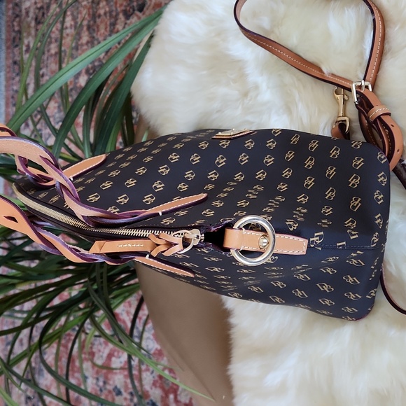 Like New Dooney & Bourke Signature Logo Brown Tmoro & Gold Domed Satchel 🤎 - Picture 4 of 16